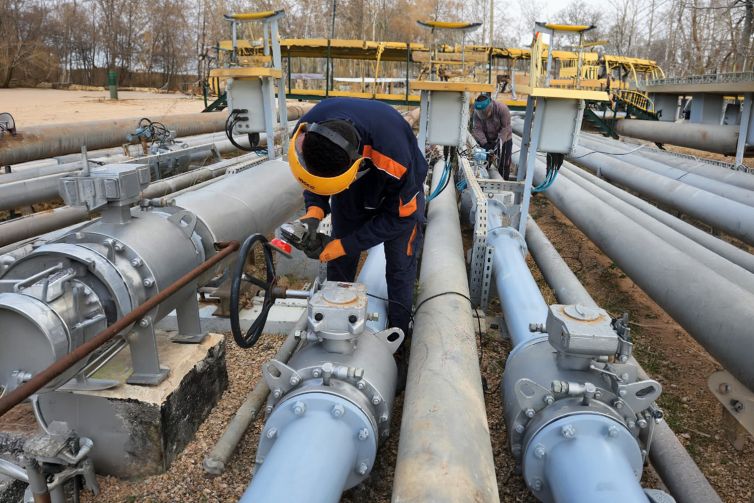 Fabrication and Installation of Tie-in Piping and Prover Systems